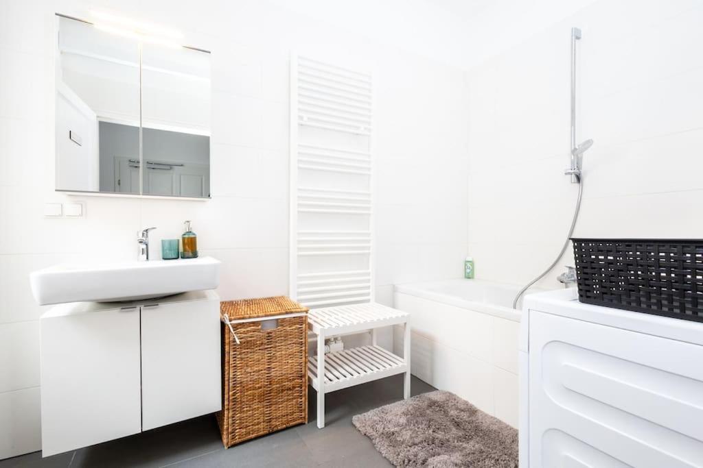 Orestaliving - 2Br On The Danube Canal Viena Exterior foto
